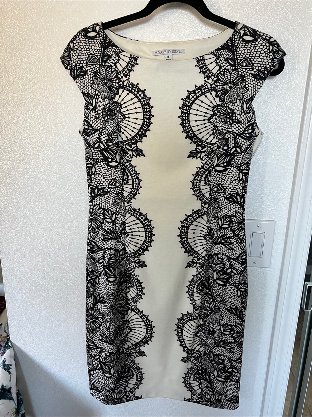 Maggy London Black & Cream Lace-Print Cap-Sleeve Sheath Dress